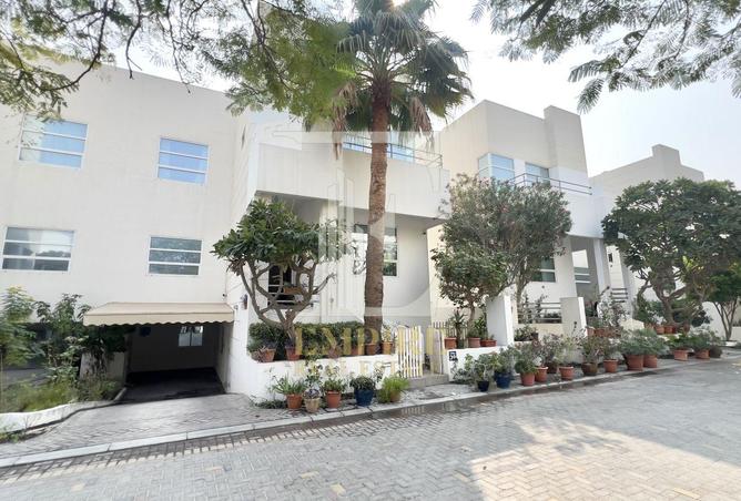 988498 - Property Main Image