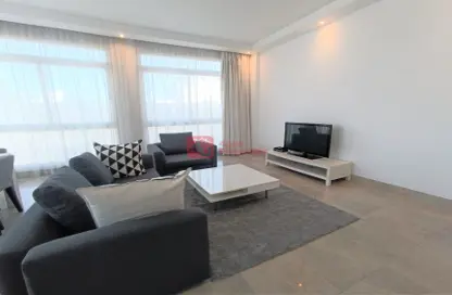 Living Room image for: Apartment - 1 Bedroom - 2 Bathrooms for rent in Um Al Hasam - Manama - Capital Governorate, Image 1