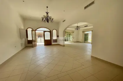 Compound - 4 Bedrooms - 3 Bathrooms for rent in Saar - Northern Governorate