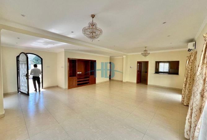 975143 - Property Image 2