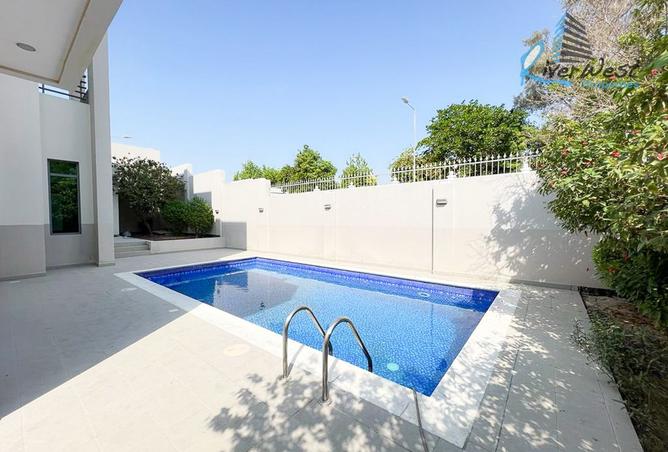 956514 - Property Image 2