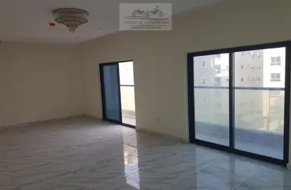 Empty Room image for: Apartment - 5 Bedrooms - 4 Bathrooms for sale in Bu Kowarah - Riffa - Southern Governorate, Image 1