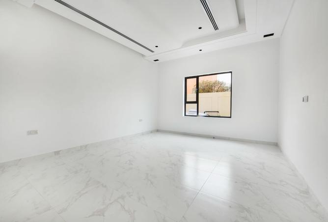 963807 - Property Image 2