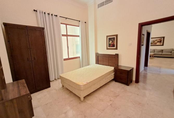 954879 - Property Image 3