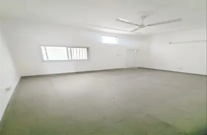 Apartment - 3 Bedrooms - 2 Bathrooms for rent in Muharraq - Muharraq Governorate