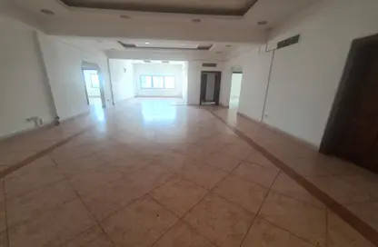 Empty Room image for: Office Space - Studio - 2 Bathrooms for rent in Zinj - Manama - Capital Governorate, Image 1