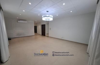 Apartment - 4 Bedrooms - 4 Bathrooms for rent in Tubli - Central Governorate