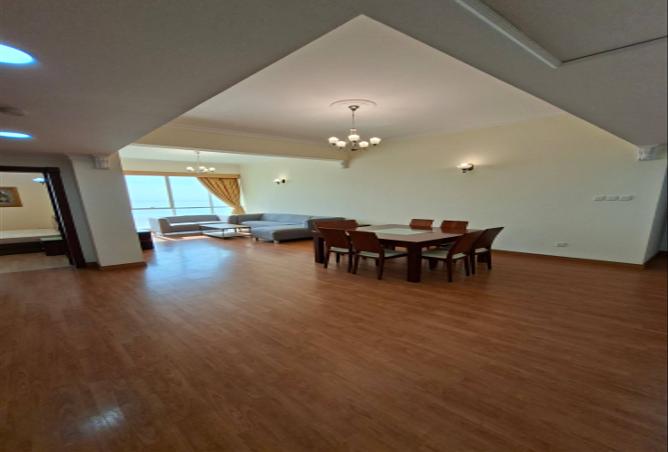 982621 - Property Image 2