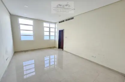 Empty Room image for: Office Space - Studio - 3 Bathrooms for rent in Hidd - Muharraq Governorate, Image 1