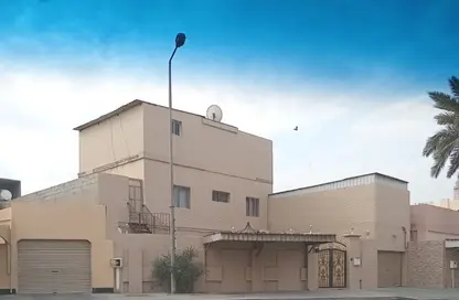 Villa - 6 Bedrooms - 5 Bathrooms for sale in Isa Town - Central Governorate