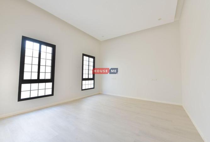 989324 - Property Image 3