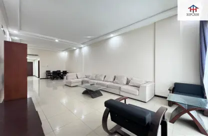 Apartment - 2 Bedrooms - 3 Bathrooms for rent in Busaiteen - Muharraq Governorate
