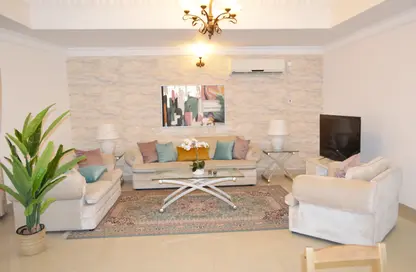 Villa - 4 Bedrooms - 3 Bathrooms for rent in Al Juffair - Capital Governorate