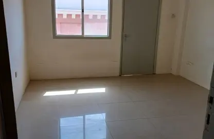 Apartment - 4 Bedrooms - 2 Bathrooms for rent in Manama - Capital Governorate