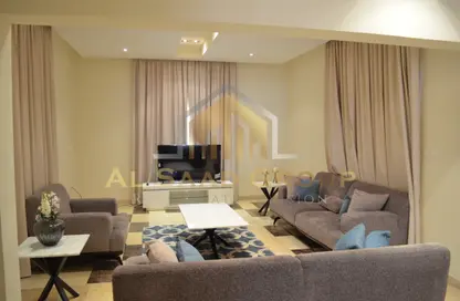 Living Room image for: Villa - 5 Bedrooms - 6 Bathrooms for rent in Hamala - Northern Governorate, Image 1