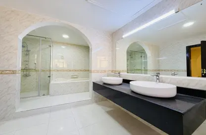Villa - 4 Bedrooms - 4 Bathrooms for rent in Janabiya - Northern Governorate