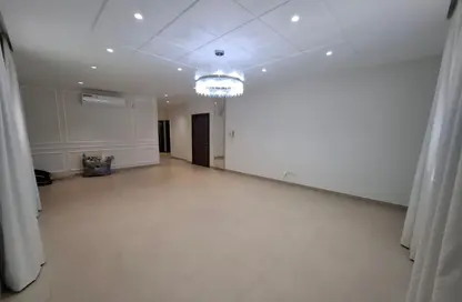 Apartment - 4 Bedrooms - 4 Bathrooms for rent in Tubli - Central Governorate