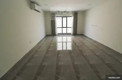 Empty Room image for: Apartment - 3 Bedrooms - 3 Bathrooms for rent in Saar - Northern Governorate, Image 1