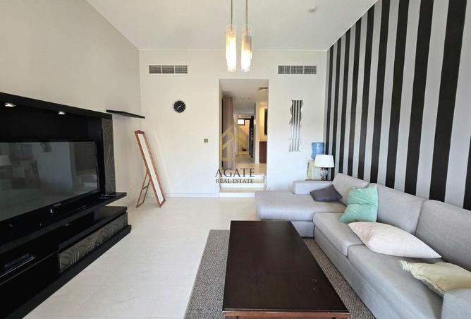 988889 - Property Image 2