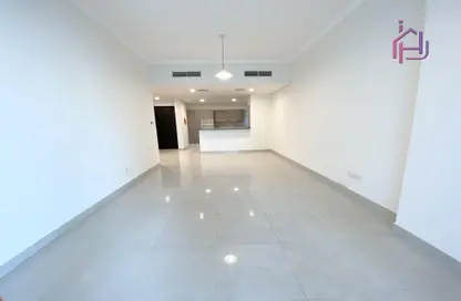 Empty Room image for: Apartment - 2 Bedrooms - 3 Bathrooms for rent in Sanabis - Manama - Capital Governorate, Image 1