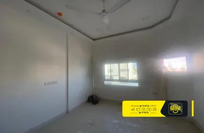 Empty Room image for: Whole Building - Studio - 4 Bathrooms for sale in Malkiyah - Northern Governorate, Image 1