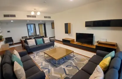 Apartment - 3 Bedrooms - 4 Bathrooms for rent in Al Juffair - Capital Governorate