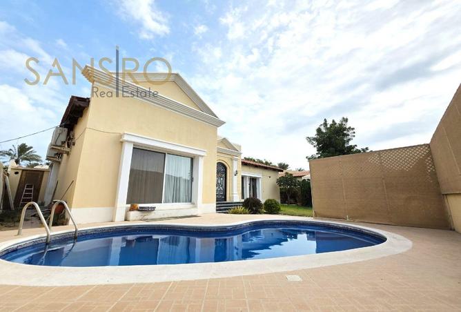 981504 - Property Image 2