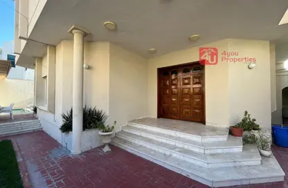 Villa - 4 Bedrooms - 6 Bathrooms for rent in Mahooz - Manama - Capital Governorate