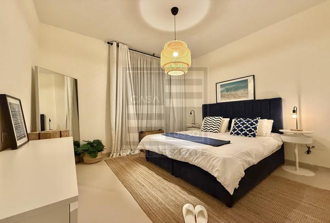 989577 - Property Image 2