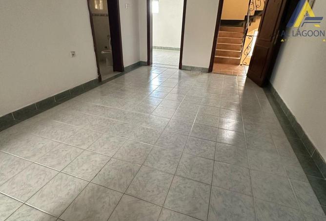 981125 - Property Image 2