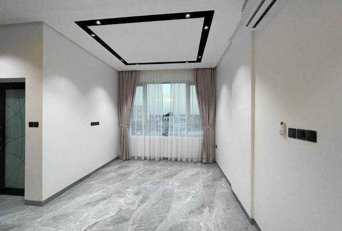 988673 - Property Image 2