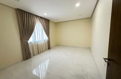 Apartment - 1 Bedroom - 1 Bathroom for rent in Sanabis - Manama - Capital Governorate