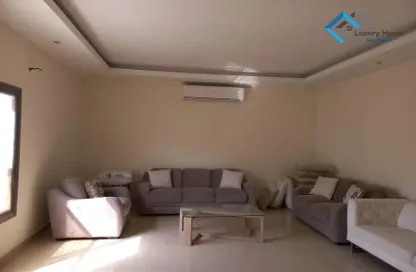 Living Room image for: Apartment - 2 Bedrooms - 3 Bathrooms for rent in Saar - Northern Governorate, Image 1