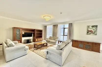 Apartment - 3 Bedrooms - 3 Bathrooms for rent in Al Juffair - Capital Governorate