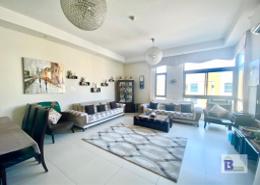 صورةغرفة المعيشة لـ: شقة - 3 غرف نوم - 4 حمامات للبيع في مدينة عيسى - المحافظة الوسطى, صورة 1