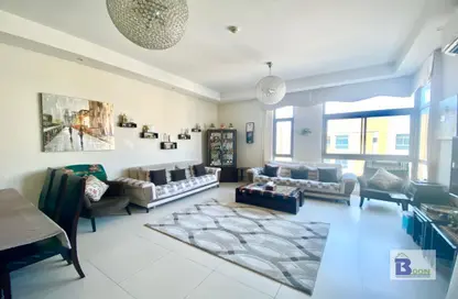 Living Room image for: Apartment - 3 Bedrooms - 4 Bathrooms for sale in Isa Town - Central Governorate, Image 1