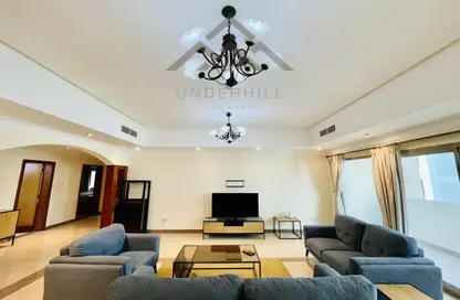 Apartment - 2 Bedrooms - 3 Bathrooms for rent in Al Juffair - Capital Governorate