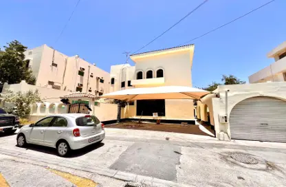 Villa - Studio - 3 Bathrooms for rent in Salmaniya - Manama - Capital Governorate