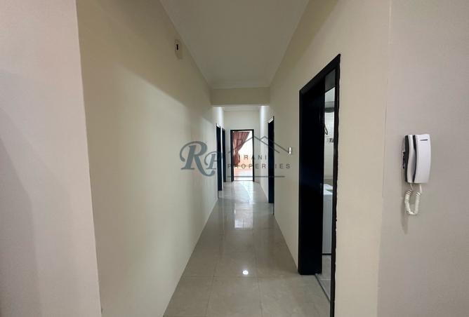 910563 - Property Image 3