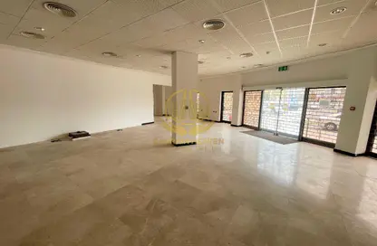 Show Room - Studio - 2 Bathrooms for rent in Manama Downtown - Manama - Capital Governorate