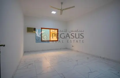 Empty Room image for: Office Space - Studio - 2 Bathrooms for rent in alnaim - Manama - Capital Governorate, Image 1