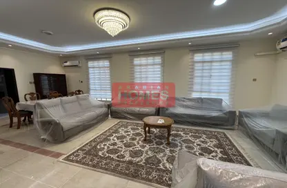 Apartment - 3 Bedrooms - 4 Bathrooms for rent in Al Juffair - Capital Governorate