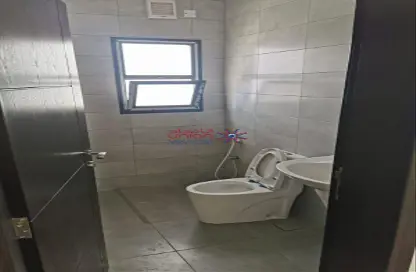 Bathroom image for: Apartment - 1 Bathroom for rent in Bilad Al Qadeem - Manama - Capital Governorate, Image 1