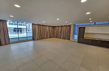 Apartment - 2 Bedrooms - 3 Bathrooms for rent in Hidd - Muharraq Governorate