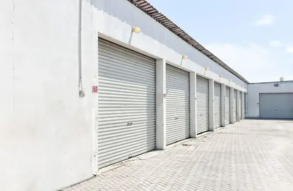 عمارة بالكامل - استوديو للبيع في سترة - المحافظة الوسطى