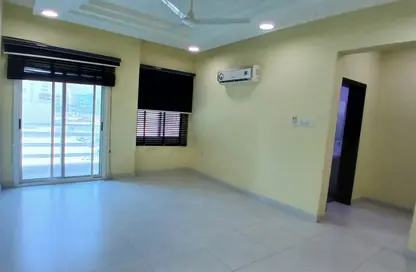 Apartment - 3 Bedrooms - 2 Bathrooms for rent in Busaiteen - Muharraq Governorate