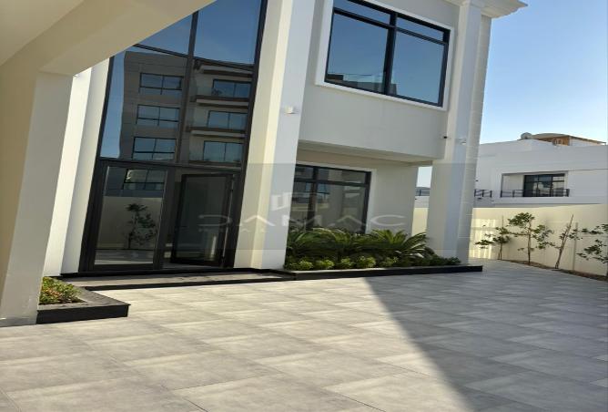 964467 - Property Image 2