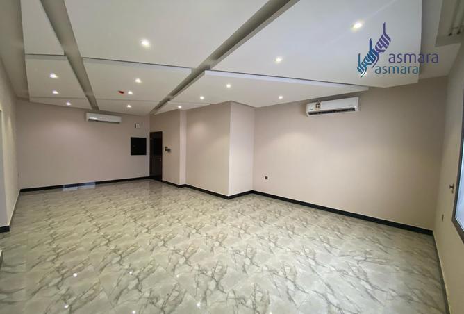 910343 - Property Image 2