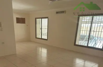 شقة - 2 غرف نوم - 2 حمامات للايجار في عراد - المحرق