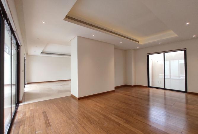 983752 - Property Image 2